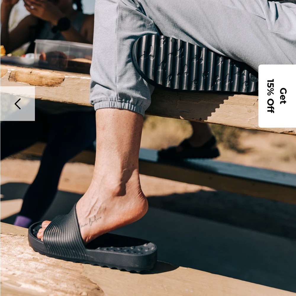 Oiselle Sport Slides NWT 9-9.5